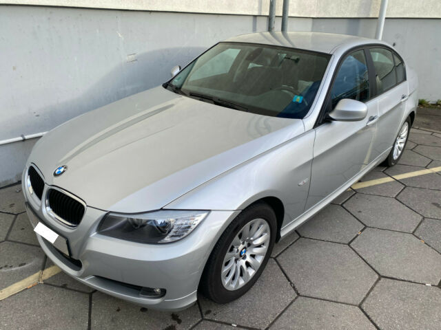 BMW BMW Série 3 V (E90) 318i 143ch Confort